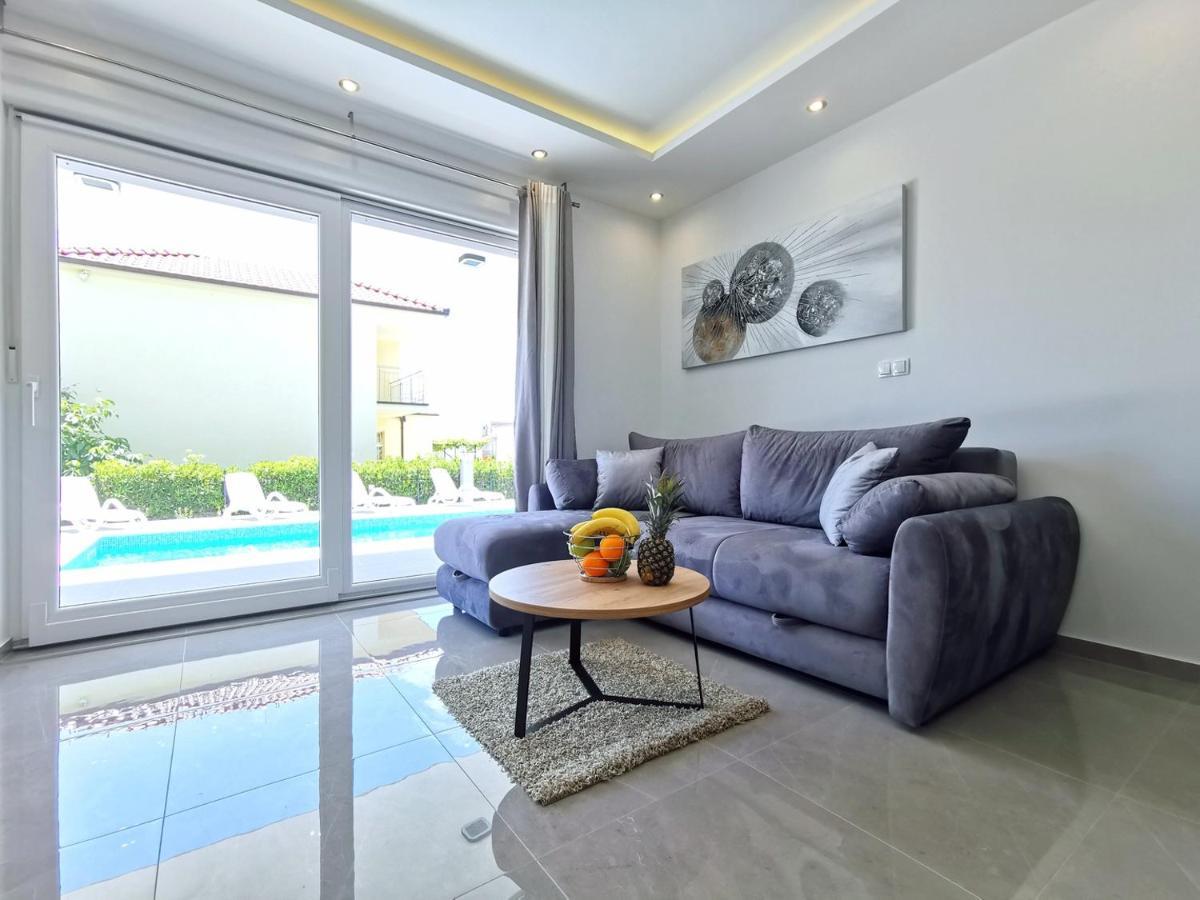 Seka Apartments With A Pool Kaštela 외부 사진